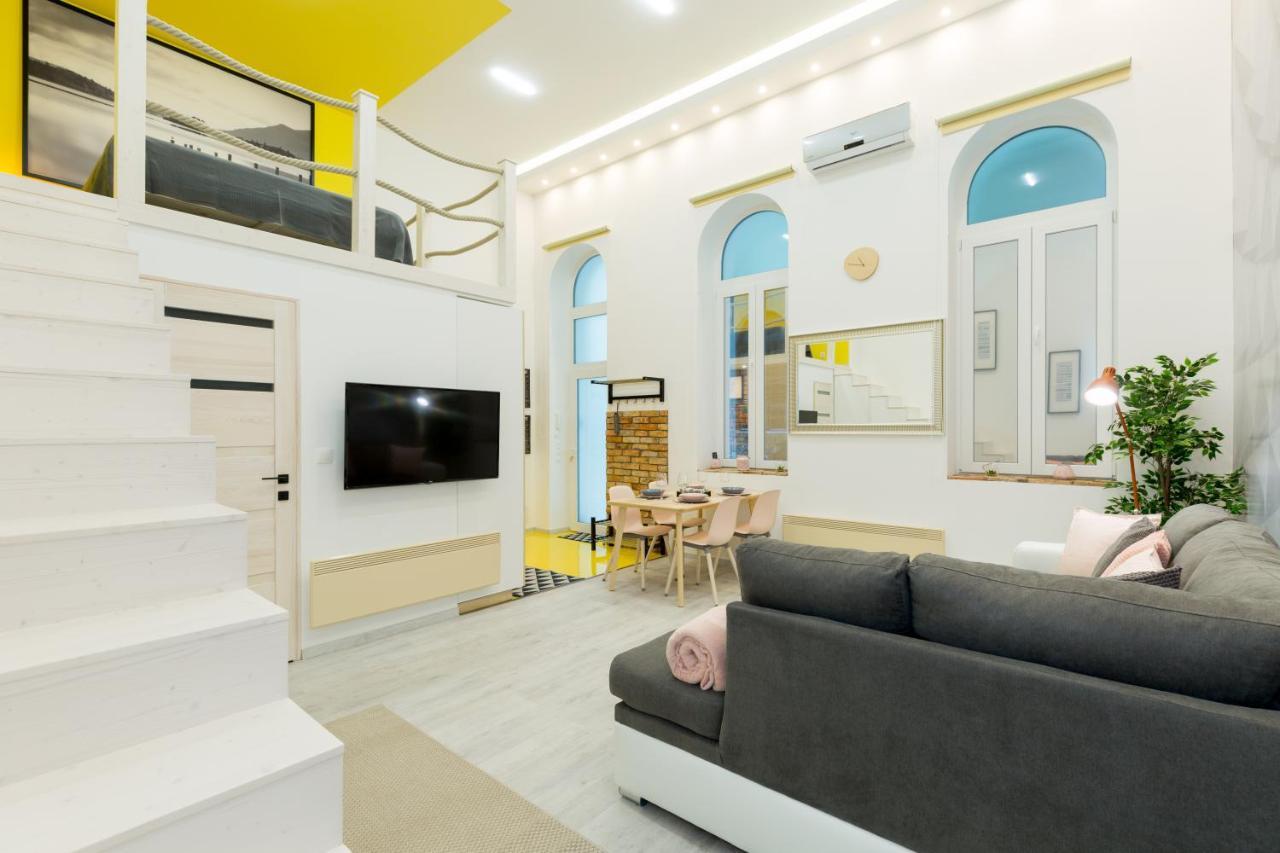 Pastel Paradise With A Ray Of Sunshine — Photos 3